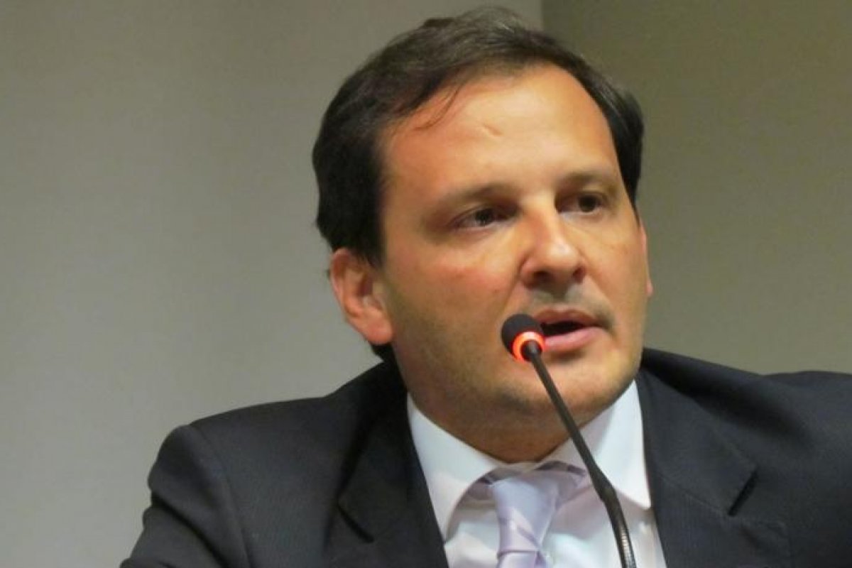 Presidente da Comissão Ética da Presidência é acusado não ver 'nada de imoral' na contratação de empresas do governo