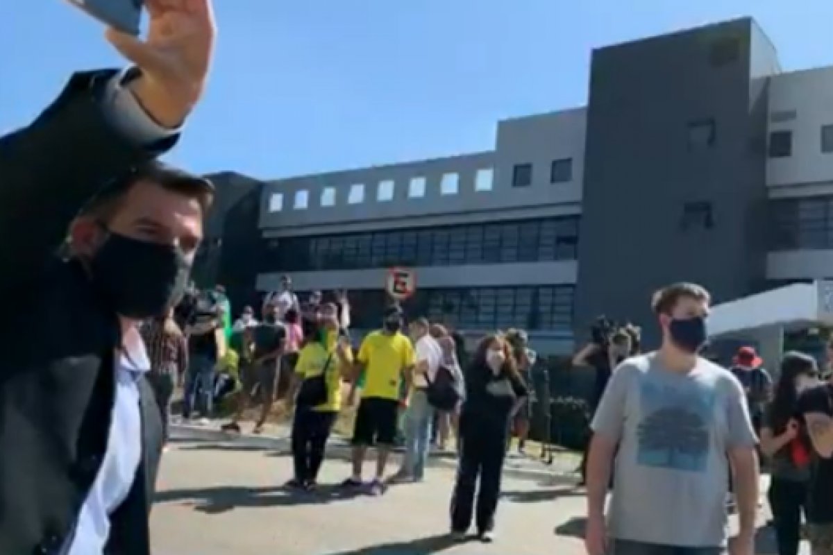 Manifestantes entram em confronto em Curitiba