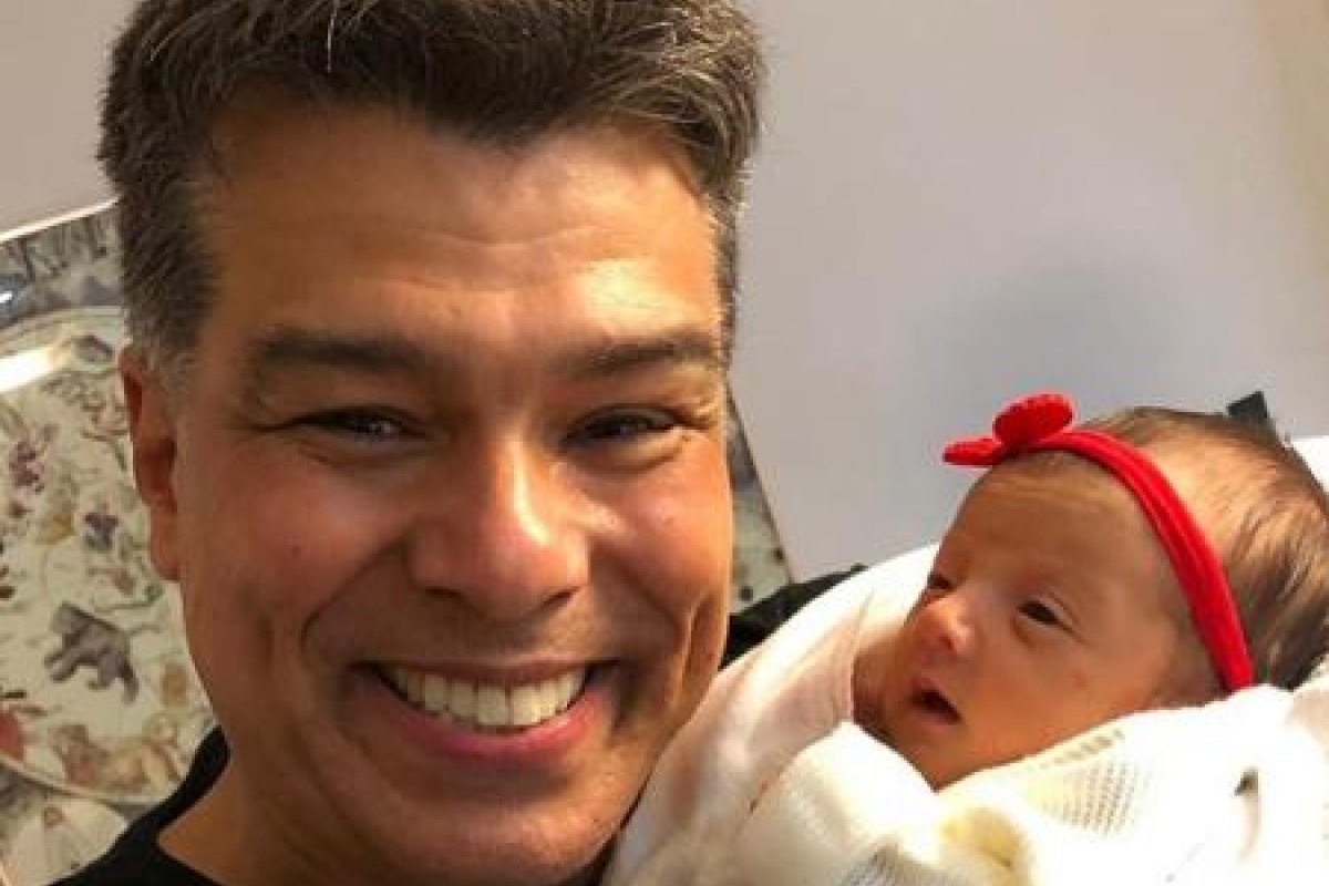 Maurício Mattar posta foto com a neta e encanta a web