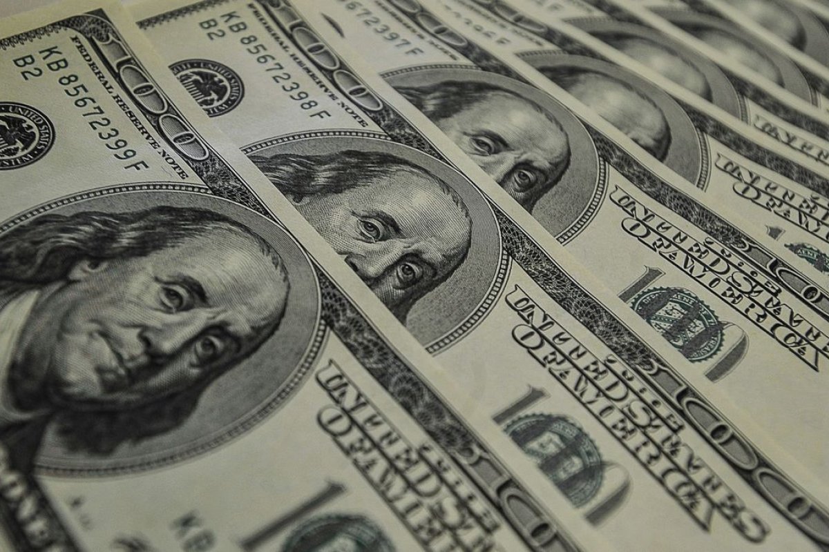 Dólar abre negociações em alta e volta para R$ 5,60