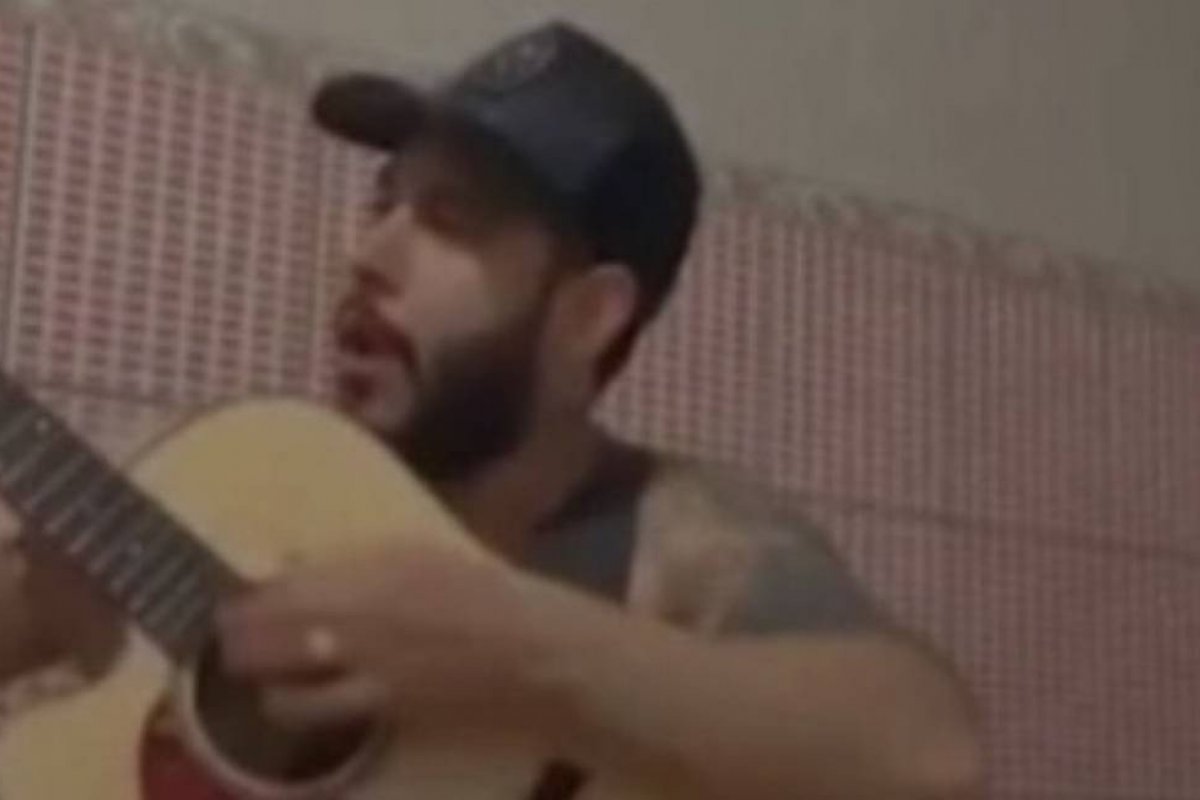 Criminoso invade casa de sertanejo durante live e é imobilizado