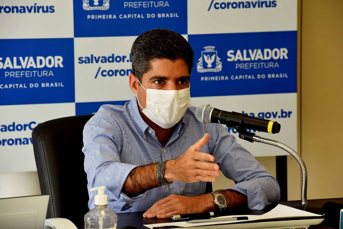 “A data prevista de saturação para os leitos clínicos é para daqui a 10 dias", afirma ACM Neto