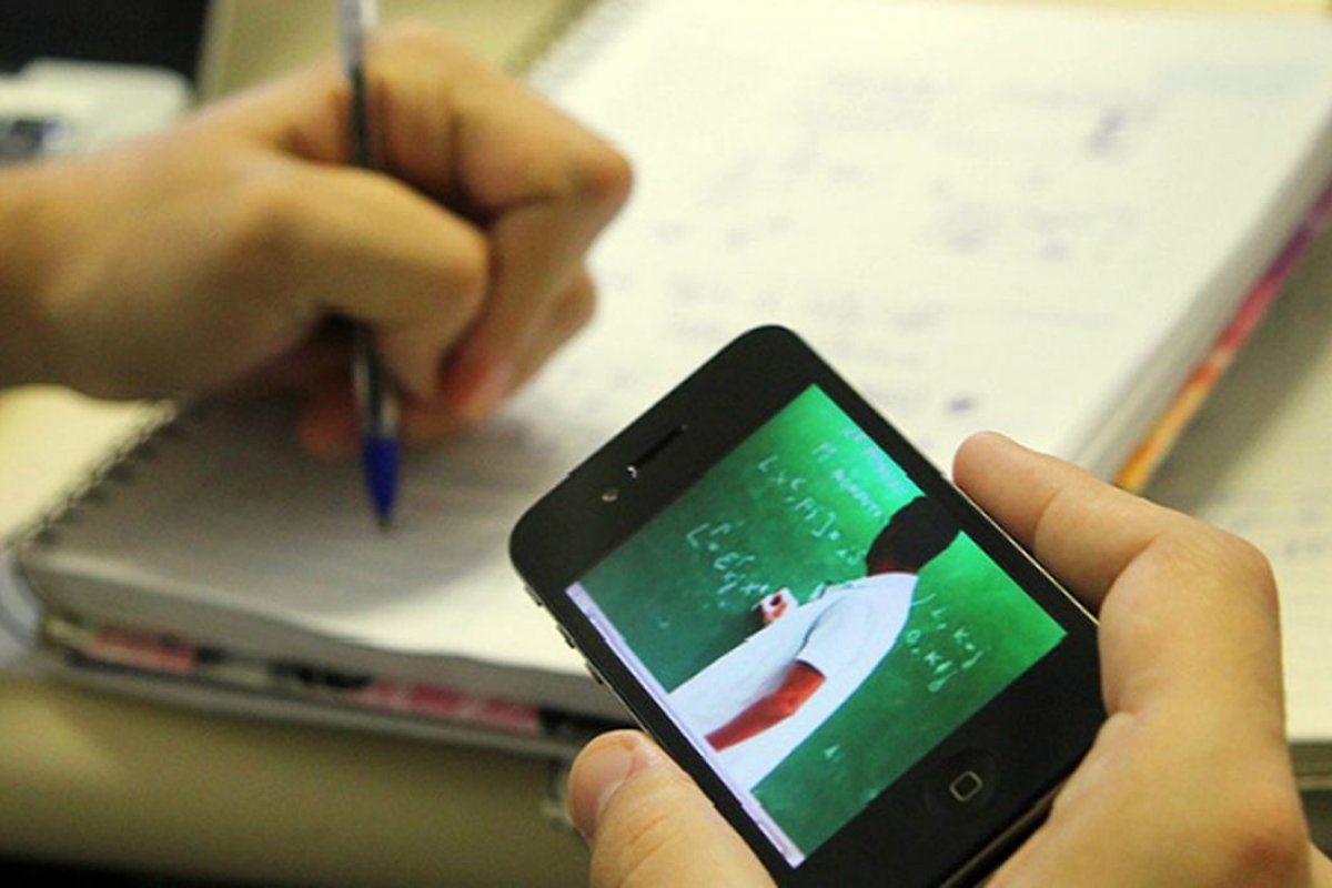 Governo de SP abre seleção para atuação de professores no ensino online