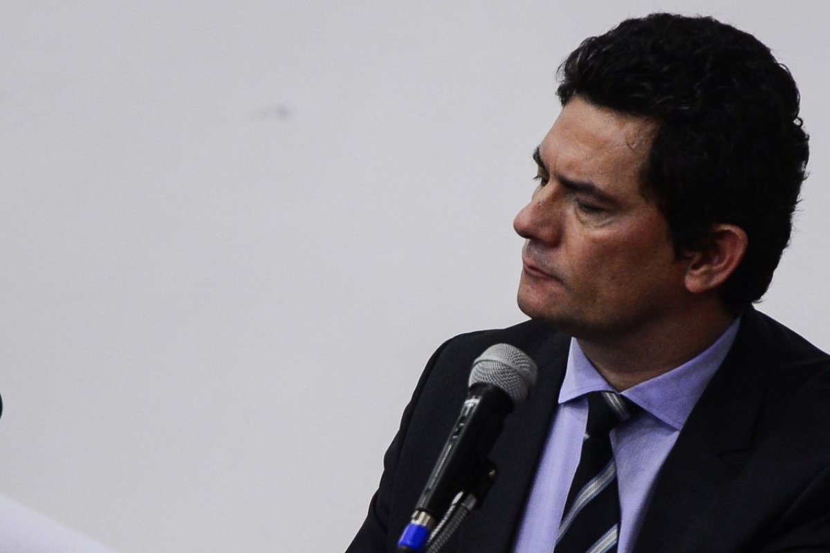 Moro cita militares e apresenta à PF provas contra Bolsonaro