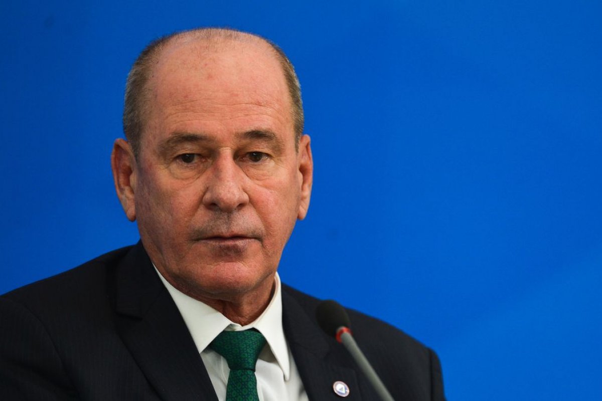 Ministro da Defesa afirma que agressão à imprensa é ‘inaceitável’