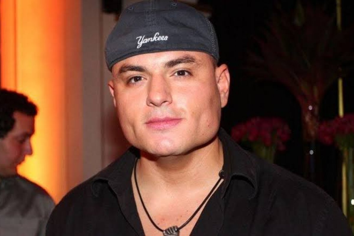 Humorista usa as redes sociais para defender festa com amigos e declara que não se molda por ninguém