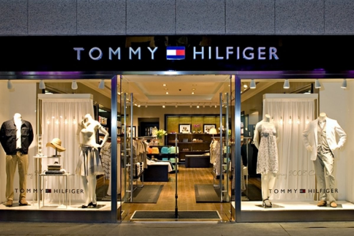 Alô, fãs das compras online: Tommy Hilfiger lança e-commerce próprio no Brasil