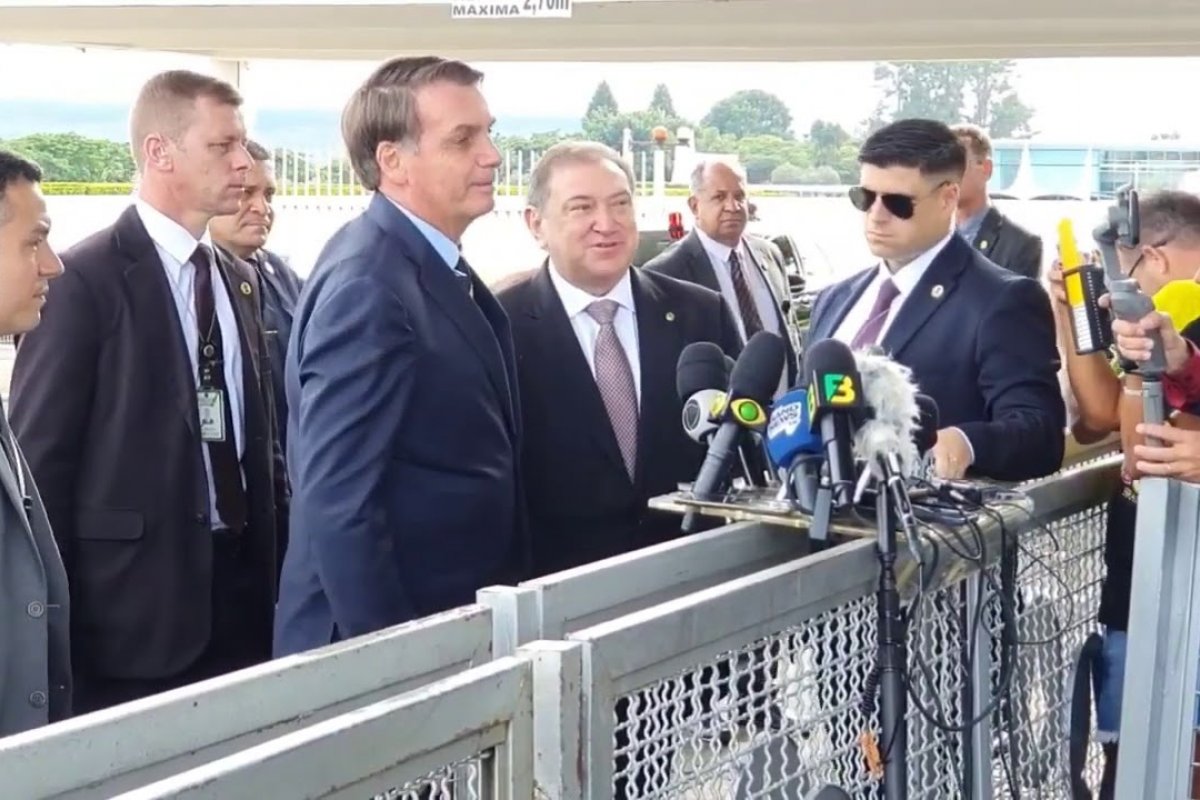 Bolsonaro diz que não pediu troca de superintendente da PF no Rio