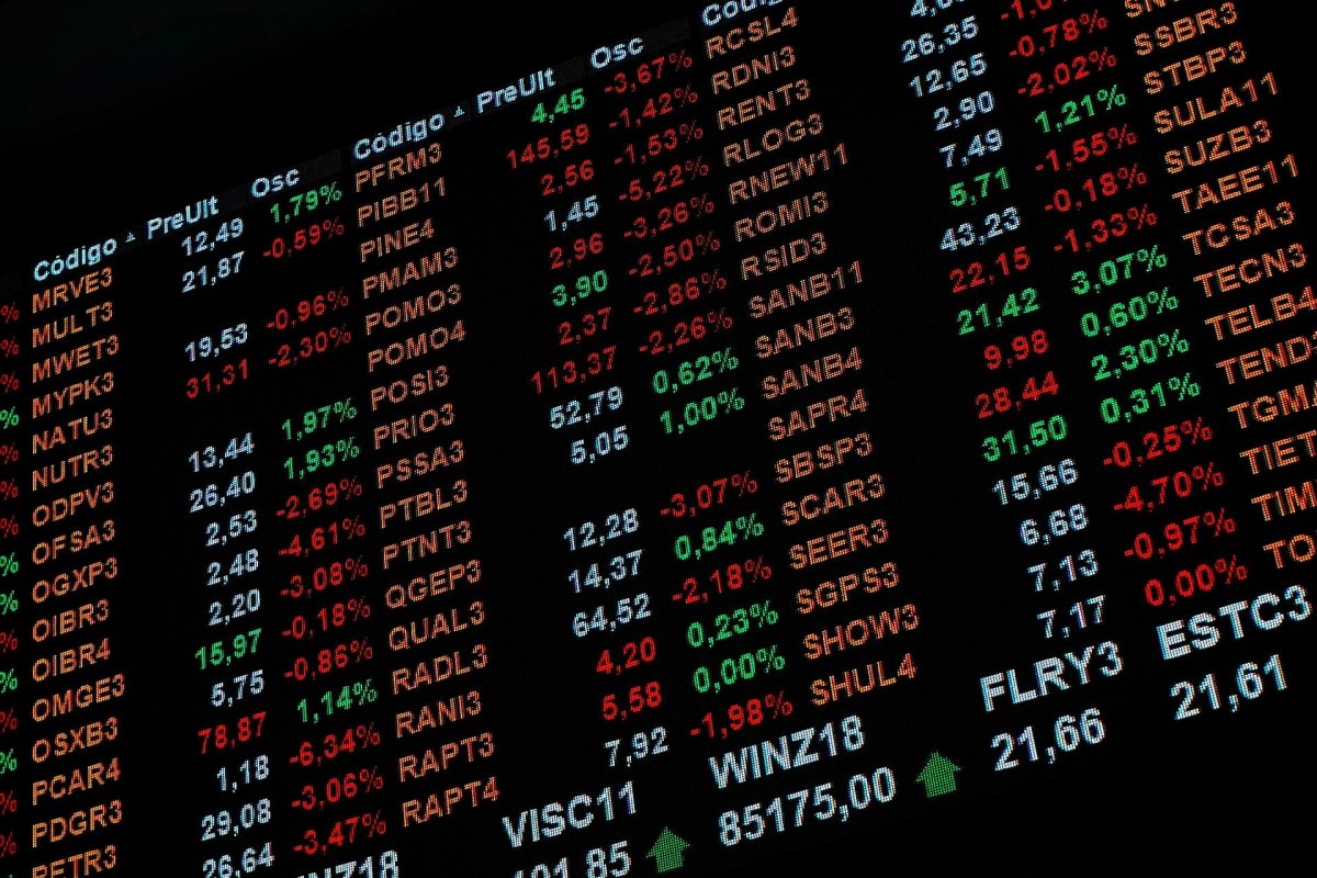 Bolsa opera em alta de 2% com cenário externo e preço do petróleo