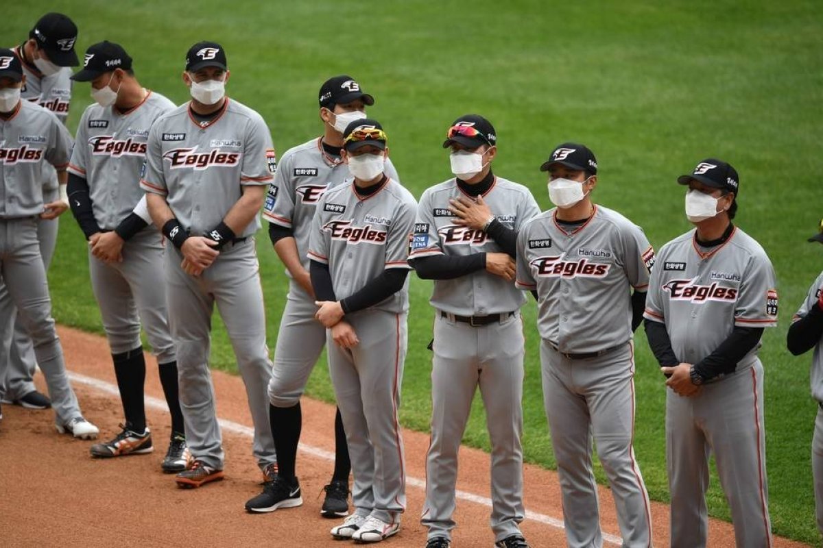Coreia do Sul inicia temporada da liga de beisebol com portões fechados