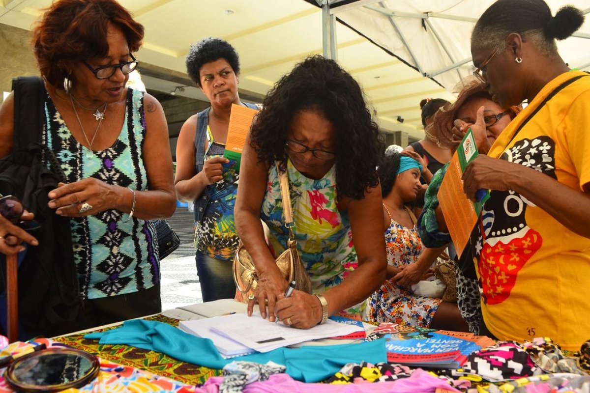 Justiça determina registro obrigatório de dados raciais em casos de covid-19