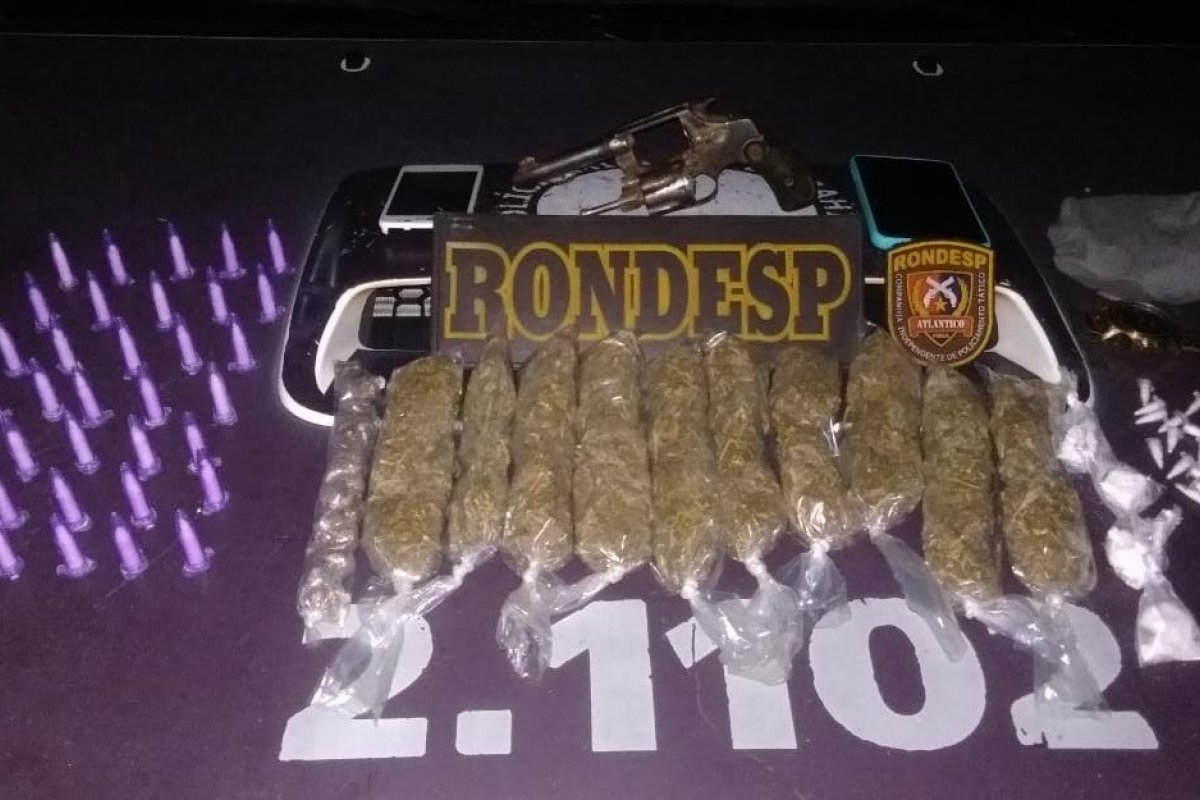Adolescente é apreendido com arma e quantidade de drogas no bairro de Itapuã