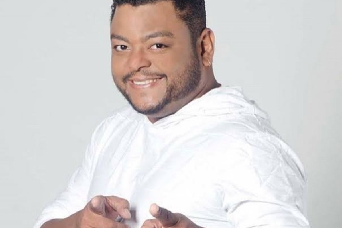 Para a alegria dos fãs, Araketu anuncia live