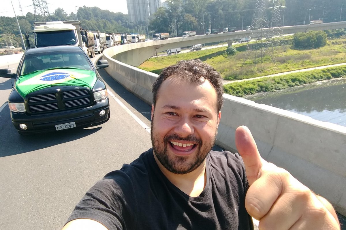Veja Video:Caminhoneiros apoiam Bolsonaro na luta com Maia e STF