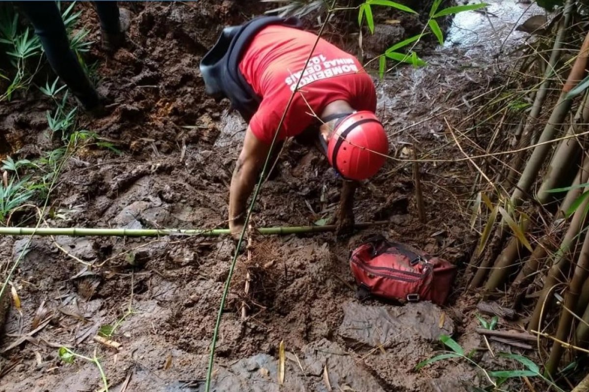 Bombeiros encontram mais um corpo na área do desastre de Brumadinho