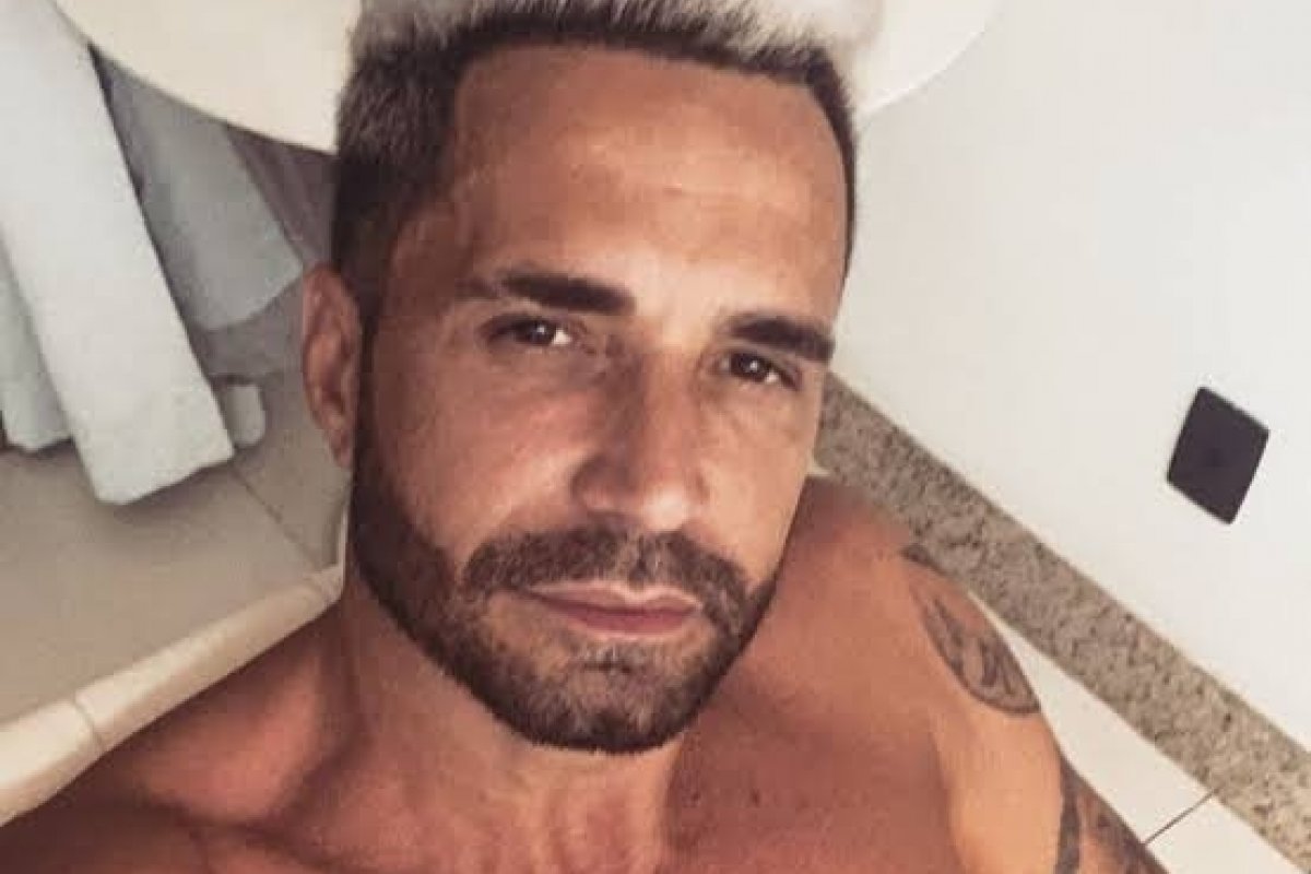 Latino sorteia cão na web, gera polêmica e Instagram exclui post