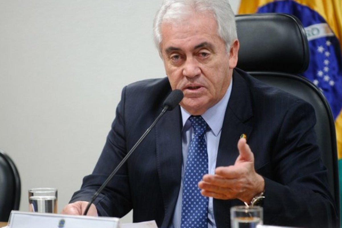 "Pense um pouco antes de falar", afirma Otto sobre Bolsonaro