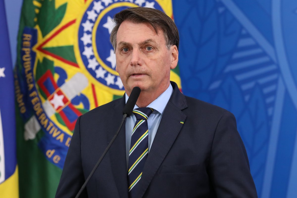 Justiça determina que Bolsonaro entregue resultado de exames de coronavírus