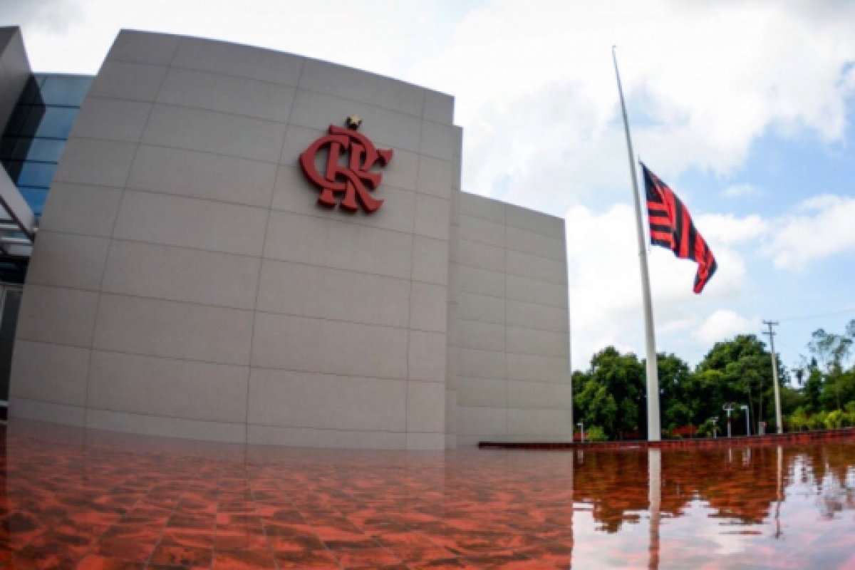 Três jogadores do Flamengo são diagnosticados com novo coronavírus