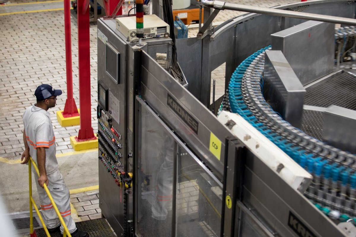 Ambev tem queda de 55% nos lucros do primeiro trimestre