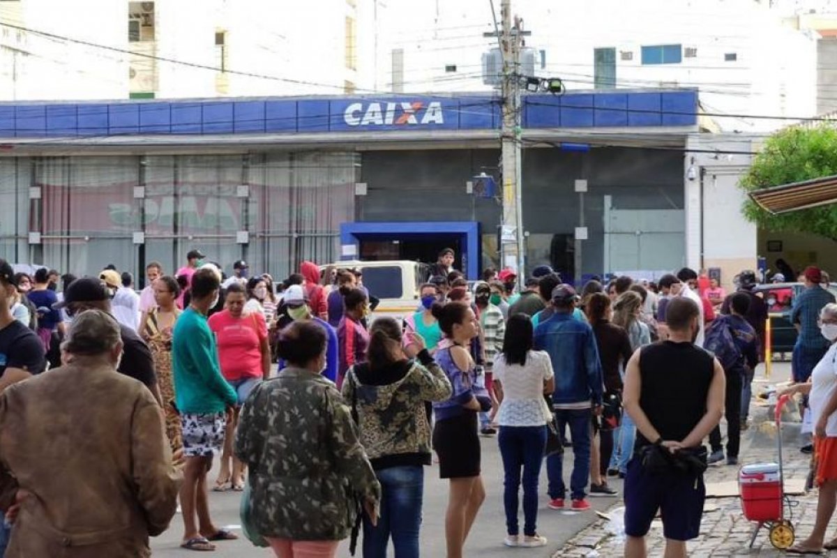 Metade da população brasileira poderá precisar do auxílio emergencial 