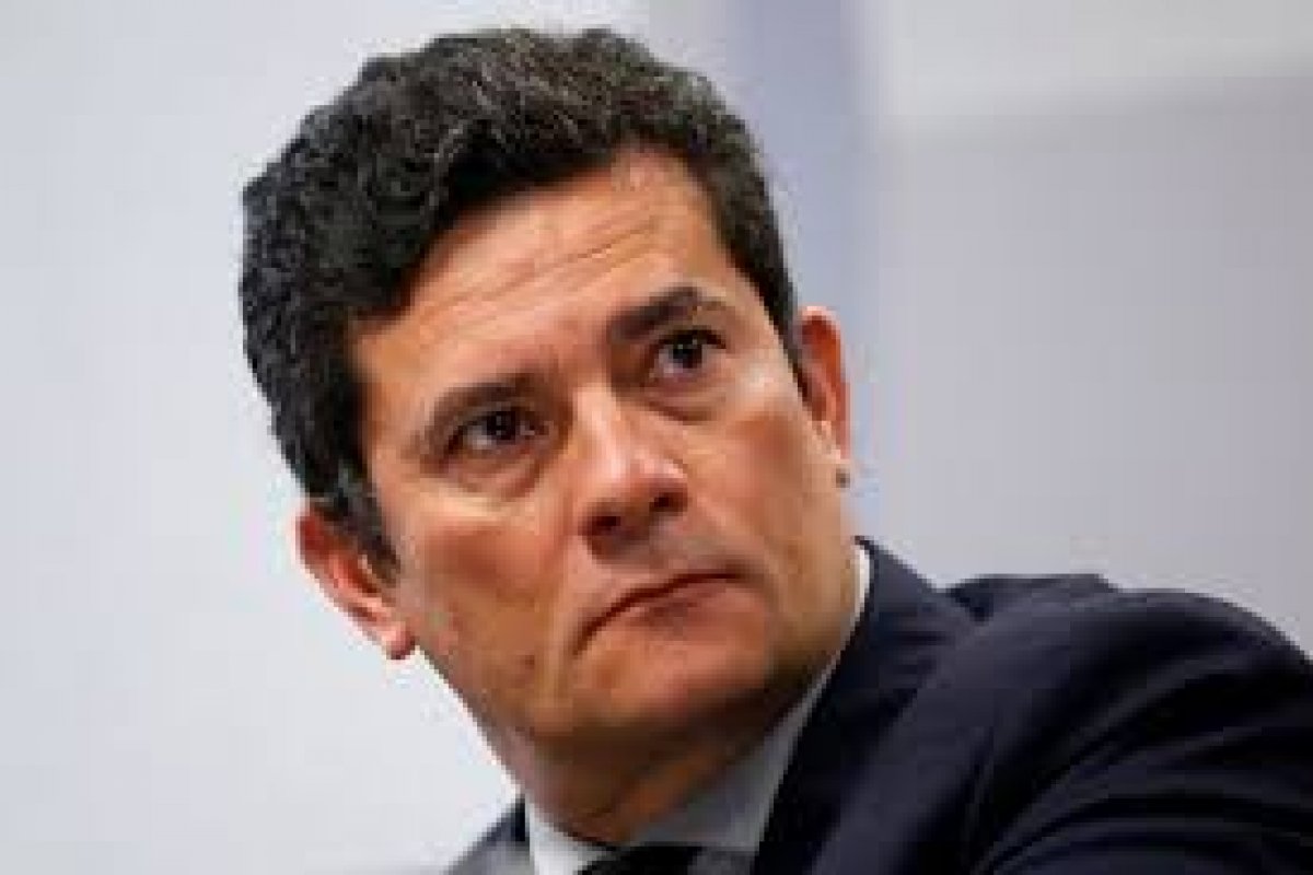 Moro agradece "palavras gentis" do ator Carlos Vereza