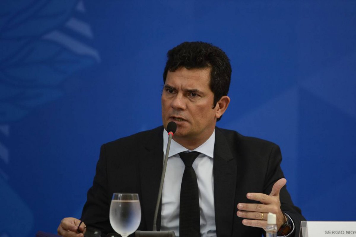 Moro solicita a Celso de Mello que seja mantida a decisão da entrega da gravação integral da reunião ministerial