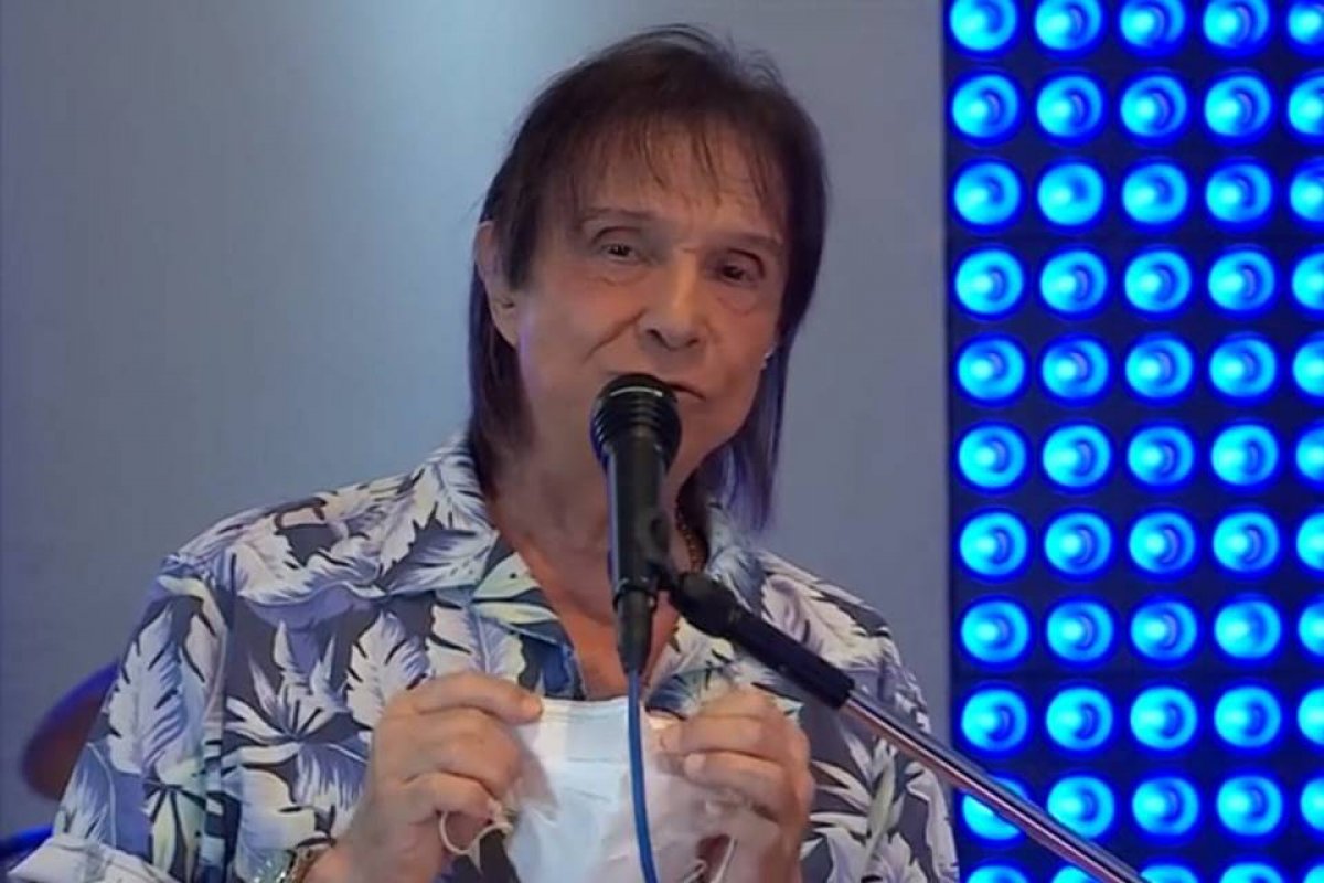 Roberto Carlos fará live no Dia das Mães