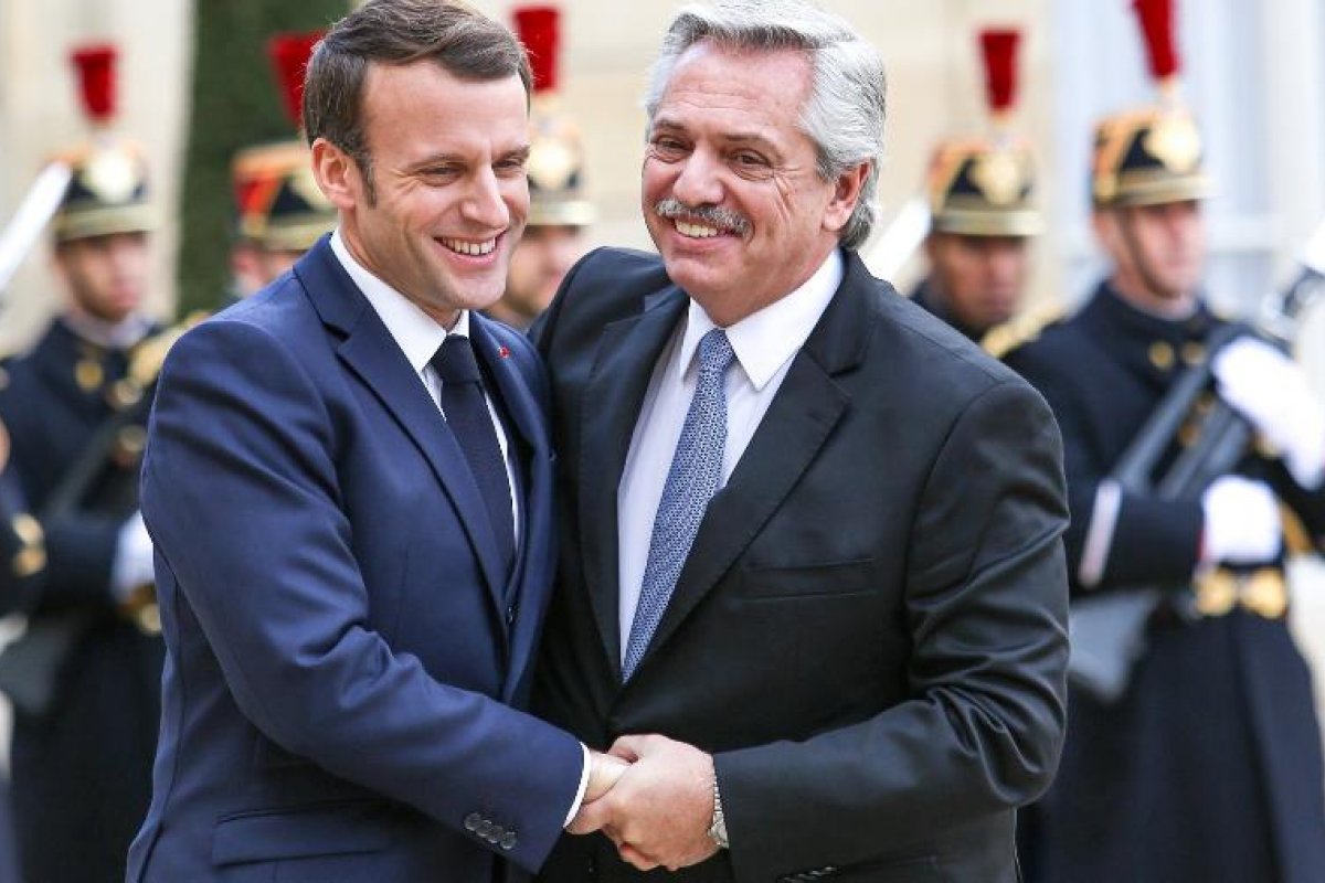 França cancela condecoração dada a ex-capitão da ditadura argentina