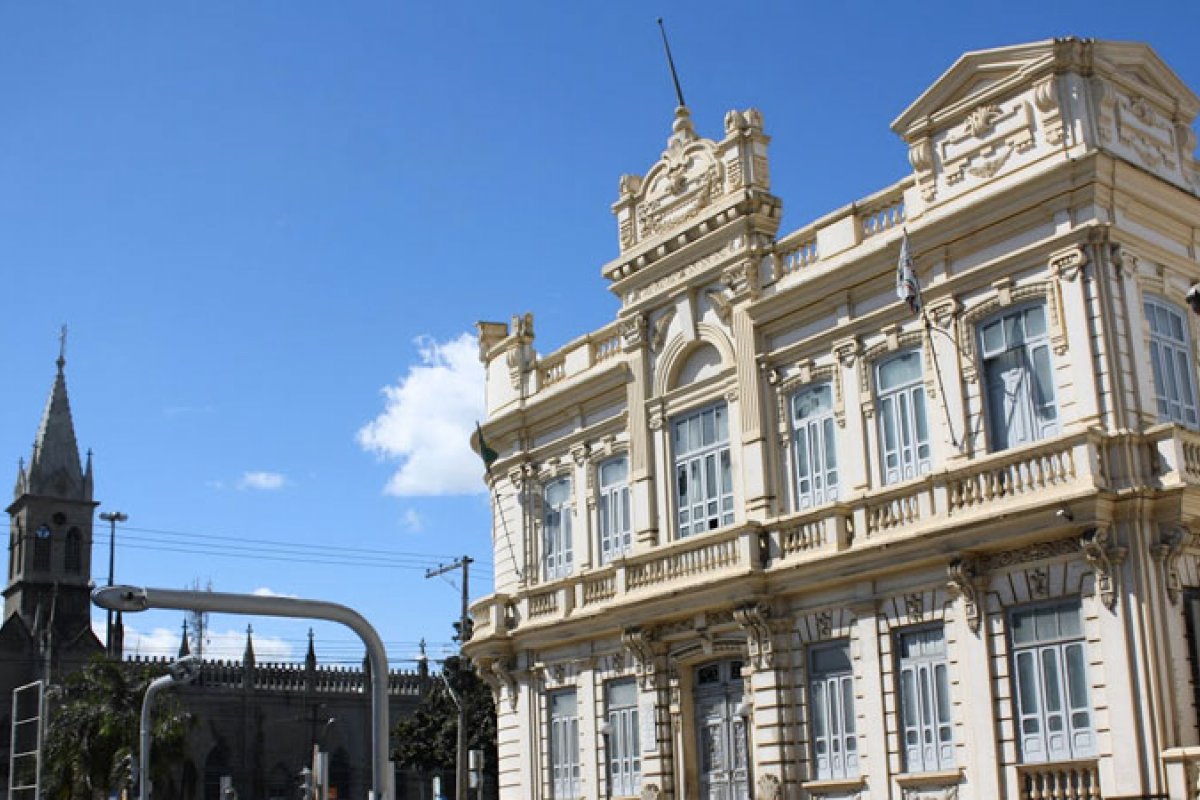 Feira de Santana: Prefeitura cobra retorno imediado linhas de transporte rural