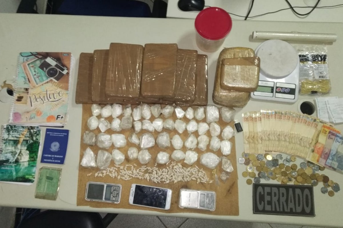 Polícia apreende drogas localizada em casa que servia como depósito de drogas