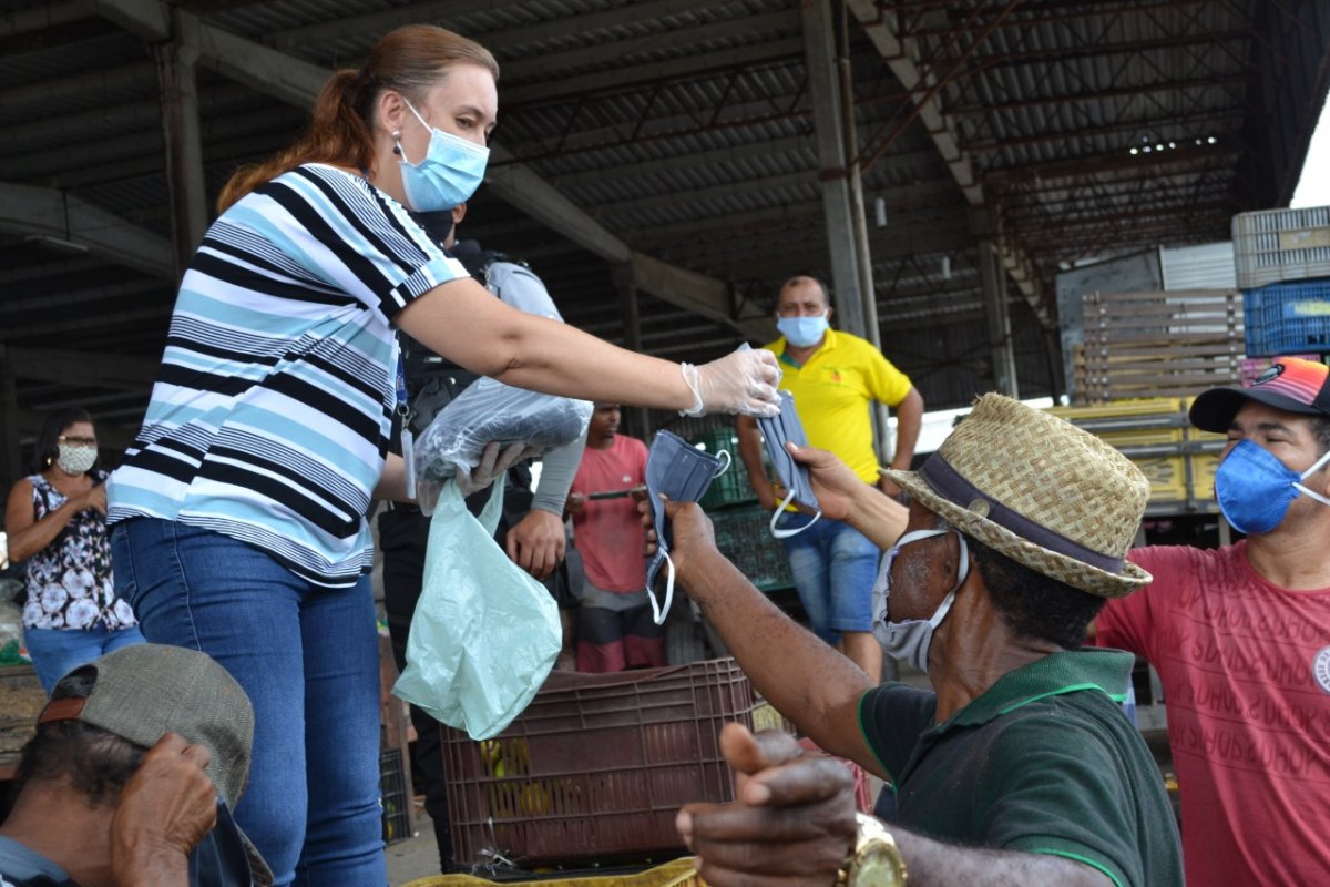 Coronavírus: Ceasa passa a distribuir máscaras para clientes