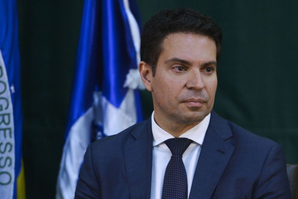 Alexandre de Moraes mantém suspensão da nomeação de Ramagem