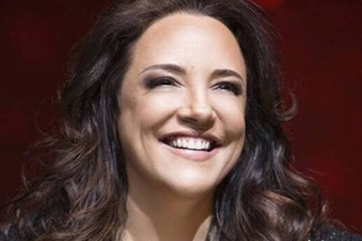 Ana Carolina anuncia live