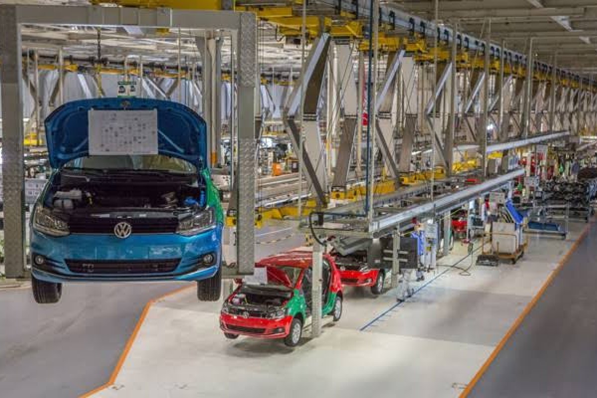 Produção de veículos em abriu recuou ao nível de 1957