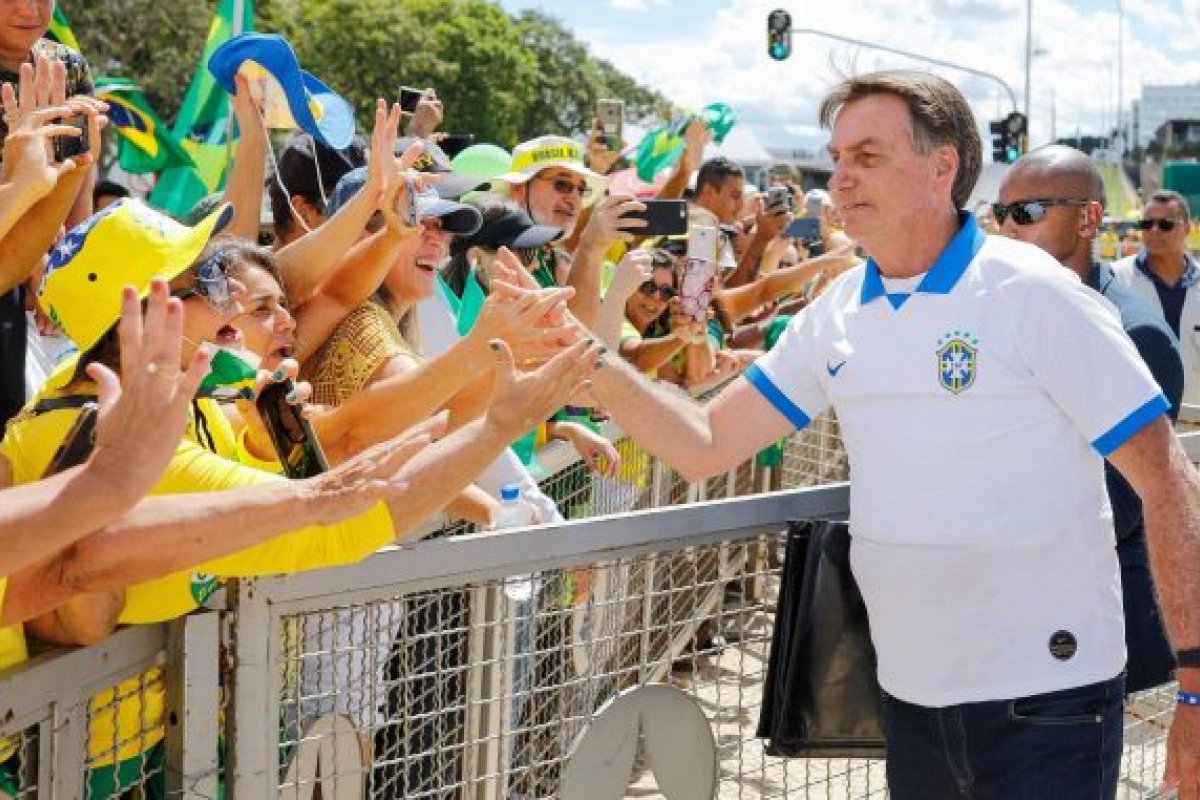 Bolsonaro cancela churrasco após repercussão negativa
