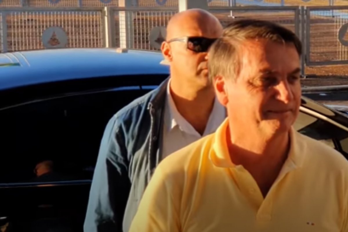 Bolsonaro afirma que só deixará a presidência em 2027