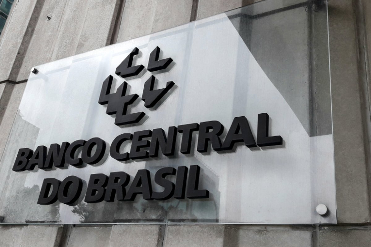 BC monitora possível falta de dinheiro nos bancos