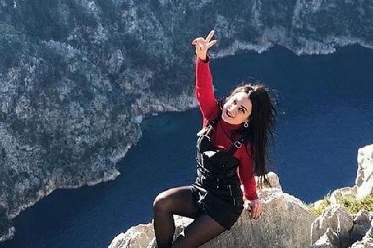 Mulher morre depois de tirar foto para comemorar fim da quarentena