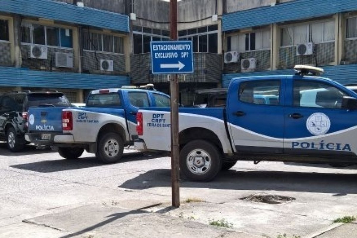 Dois homens morrem após serem baleados dentro de casa em Feira de Santana
