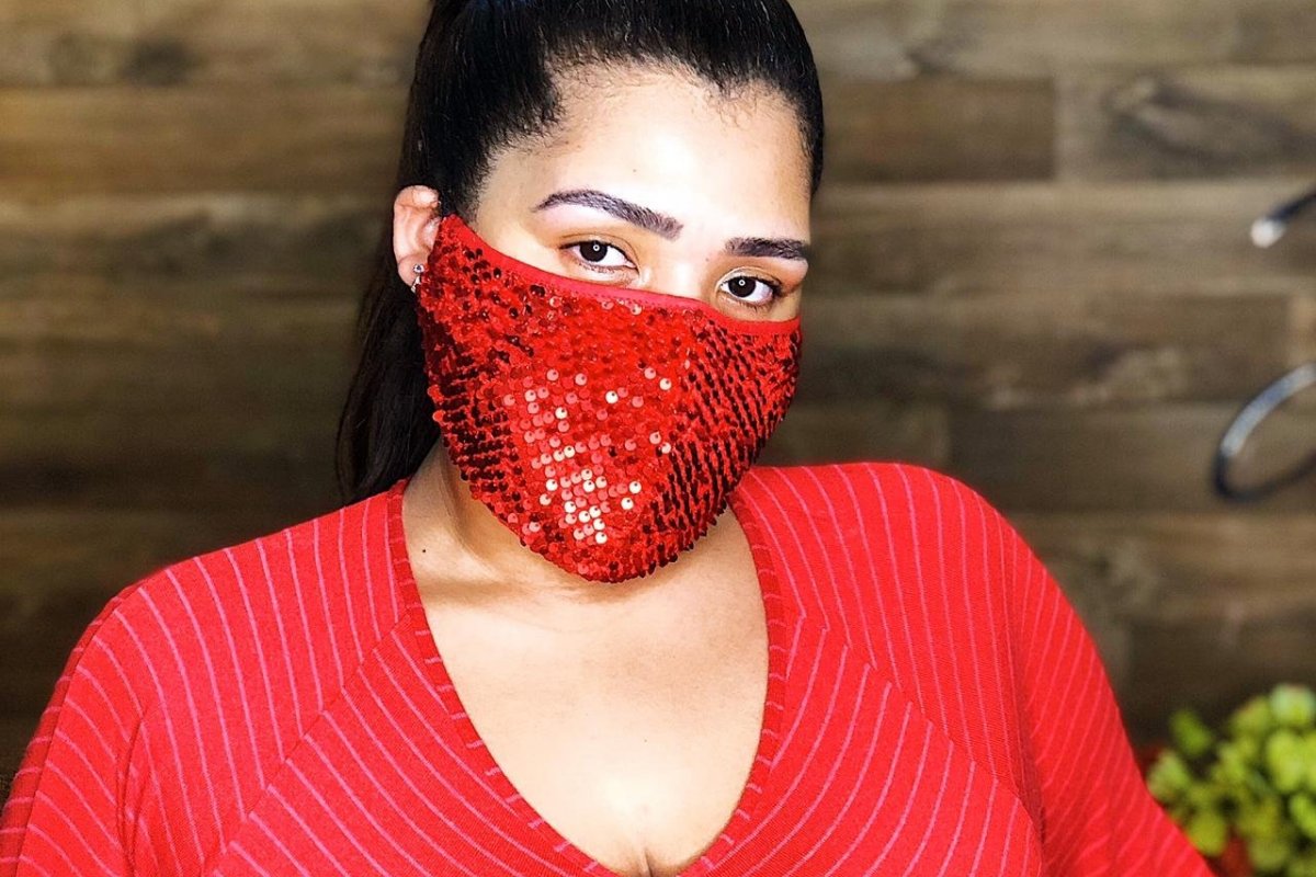 Estilista baiana lança máscaras estilosas e solidárias