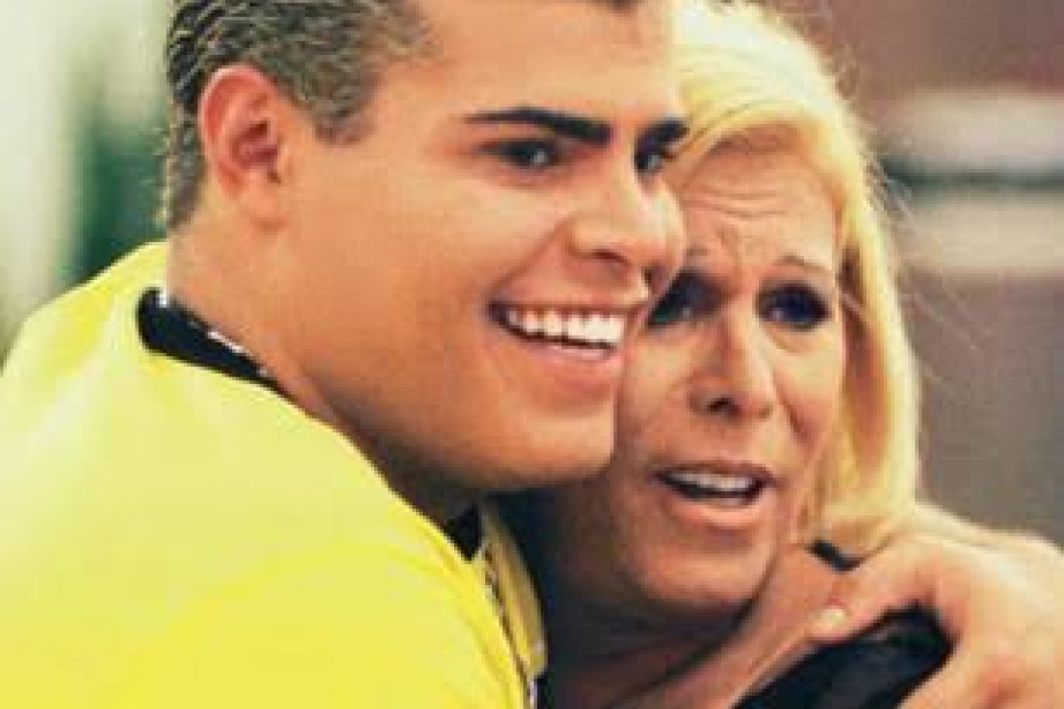 Rafael Vanucci homenageia a mãe Vanusa que está internada há 3 anos