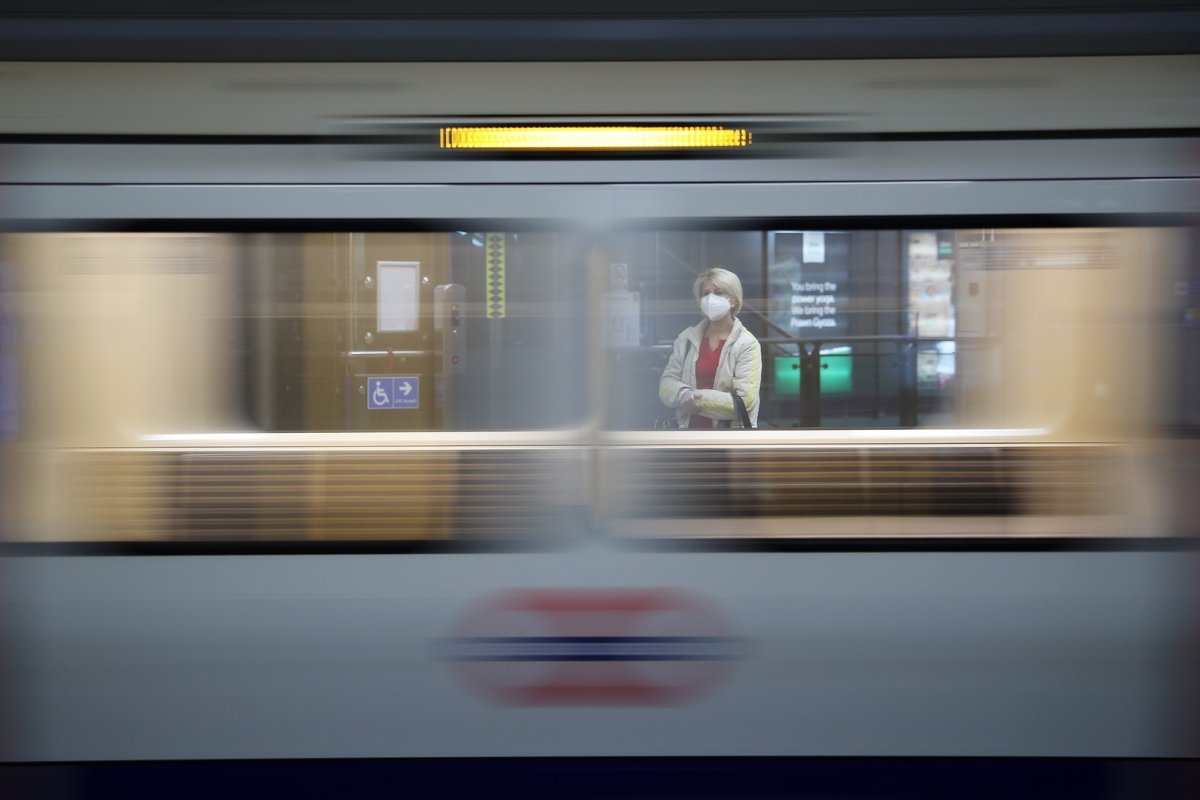 Mortes por coronavírus no Reino Unido chegam a quase 40 mil