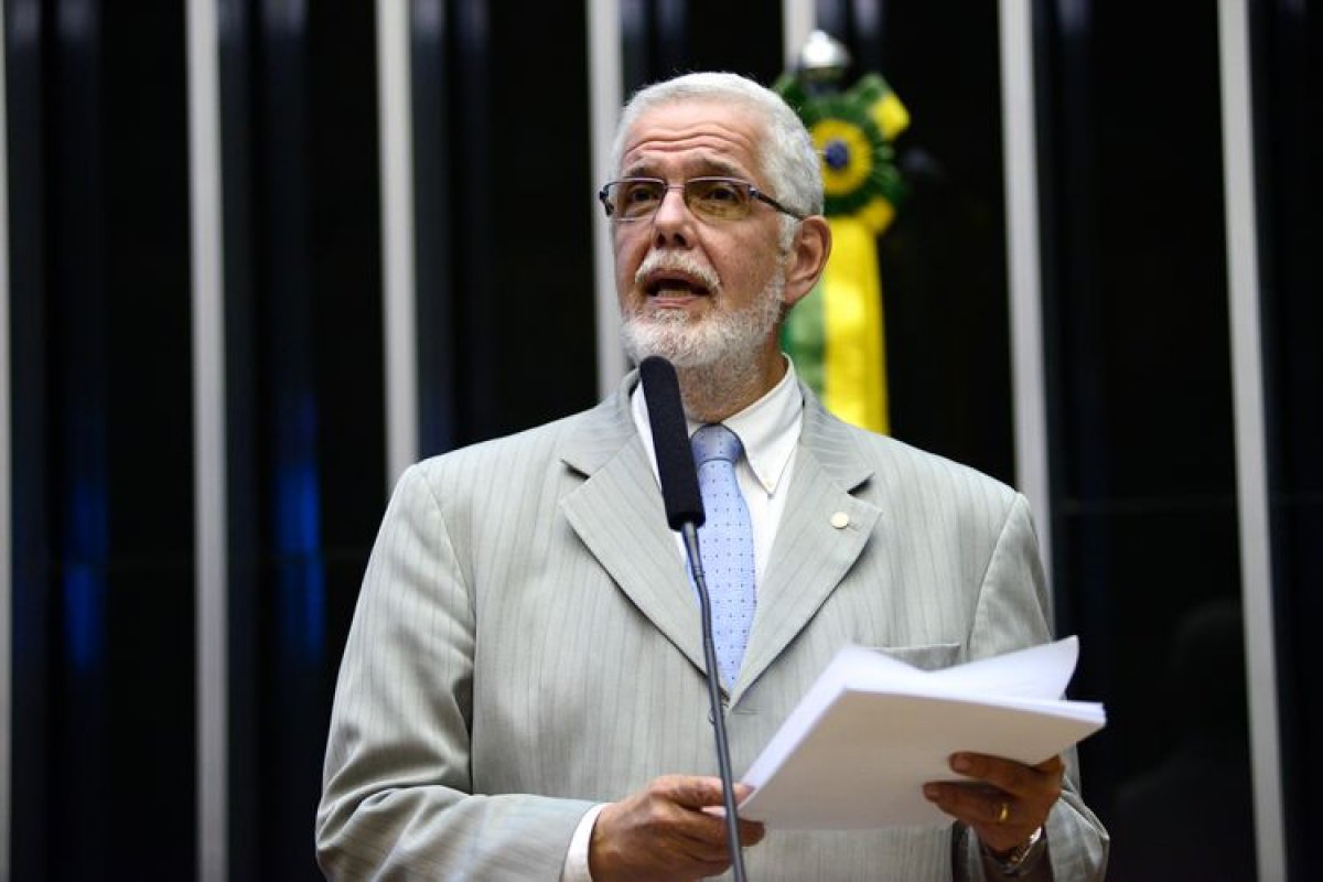 Deputado Jorge Solla abre ação contra o Governo Federal por descumprimento em lei que obriga 'Revalida'