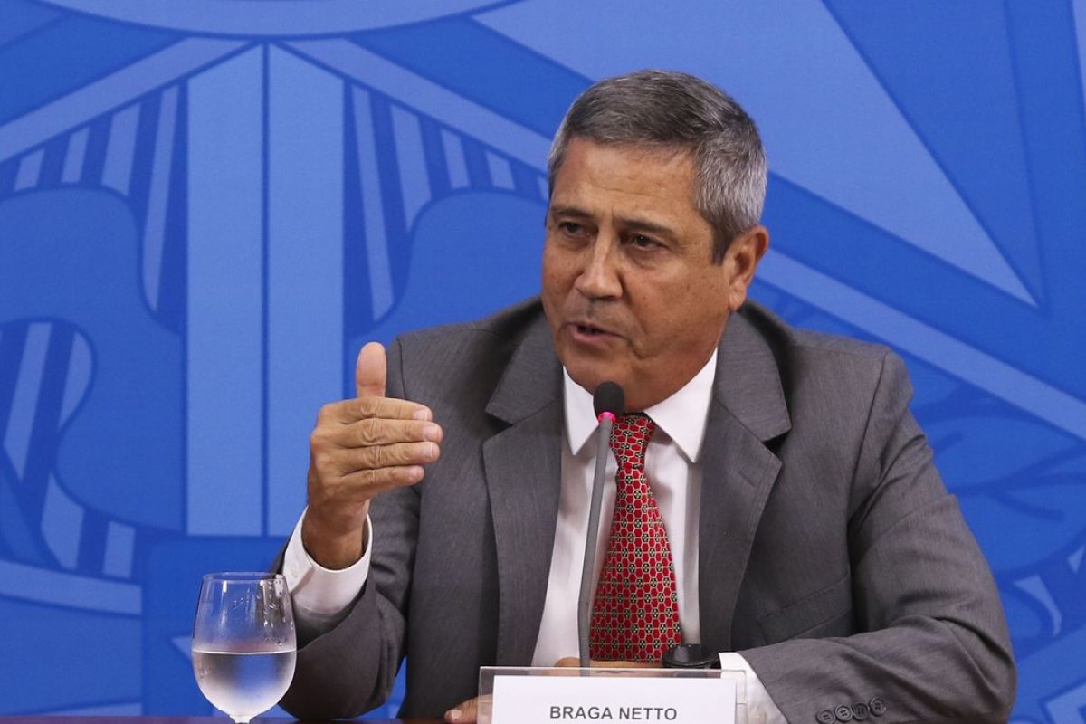 Braga Netto diz que Bolsonaro 'se queixava' de inquérito da PF sobre porteiro do condomínio
