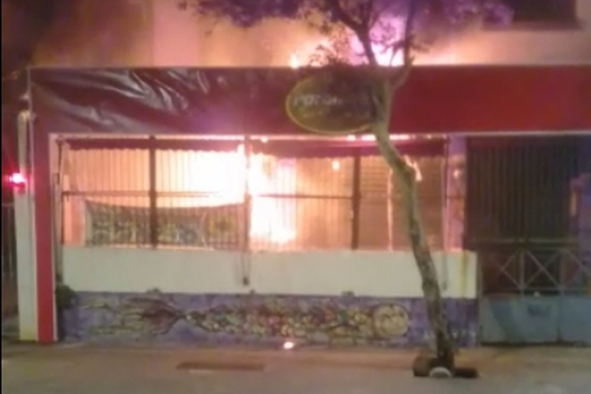 Restaurante na Barra, em Salvador, é atingido por incêndio