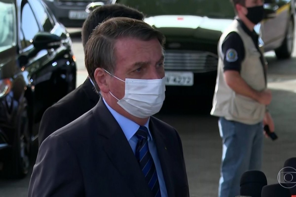 Bolsonaro defende cloroquina e diz que protocolo que prescreve medicamento apenas para casos graves será alterado