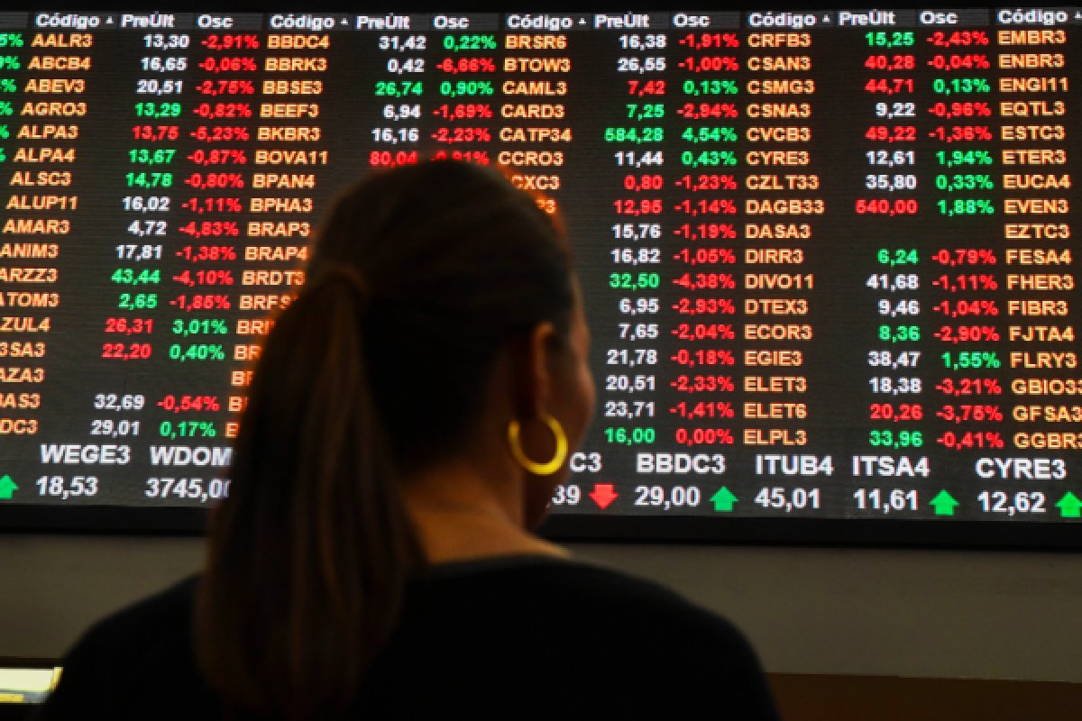 Governo revisa PIB de 2020 para queda de 4,7%