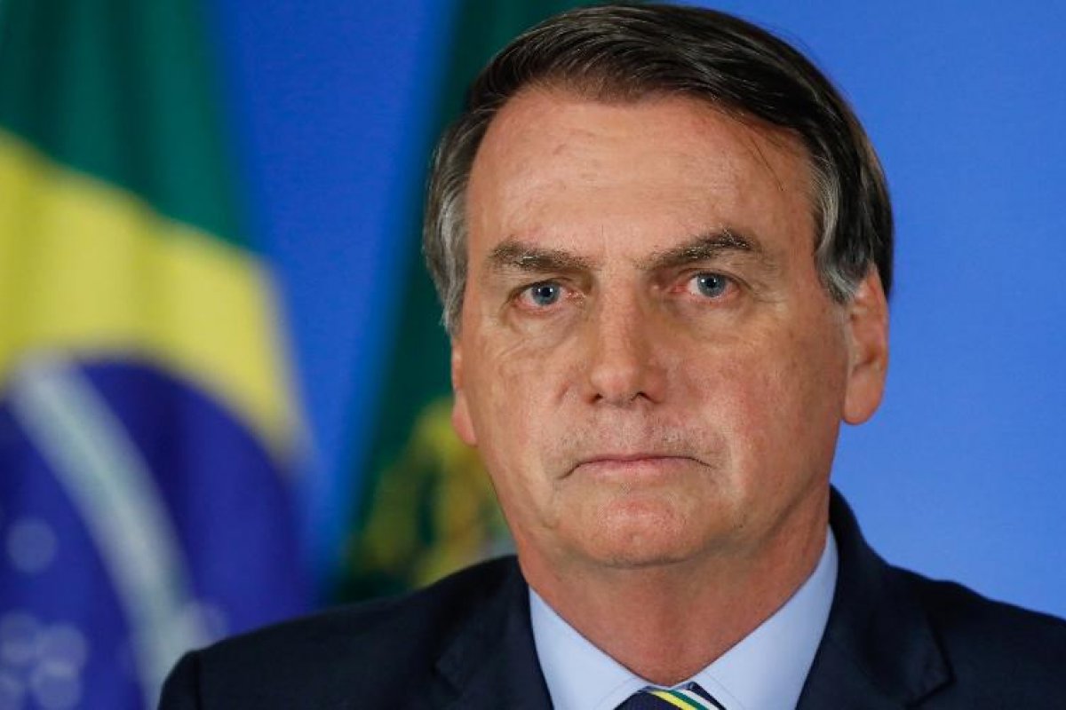 Bolsonaro afirma que militares que receberam auxílio são 'jovens do serviço obrigatório'