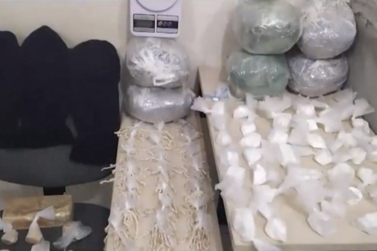 Duas mulheres são presas em flagrante com mais de 600 pedras de crack e 6 kg de maconha na Bahia